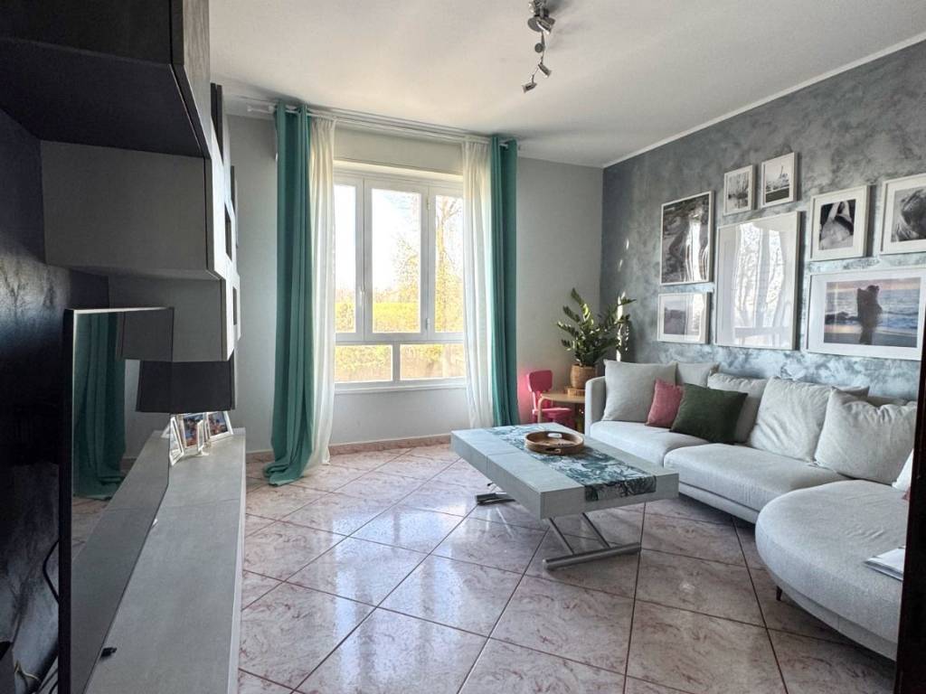 appartamento in vendita a Milano in zona Baggio