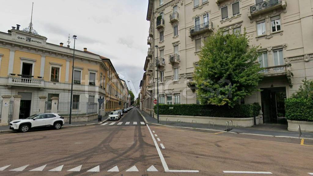 appartamento in vendita a Milano in zona Bocconi