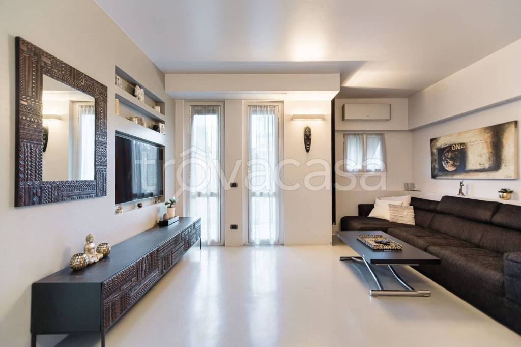 appartamento in vendita a Milano in zona Gallaratese