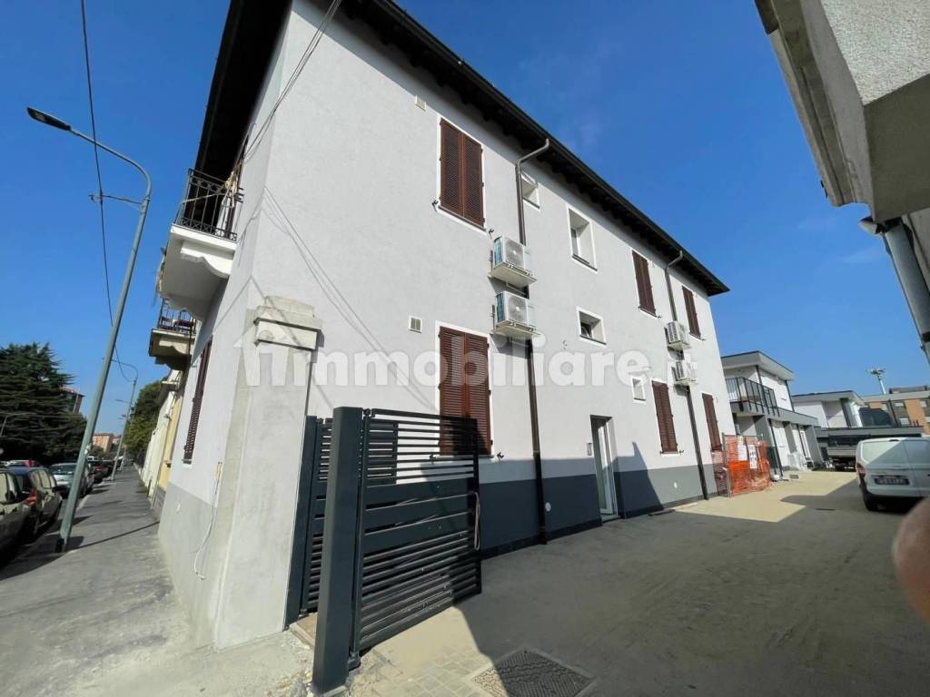 appartamento in vendita a Milano in zona Barona