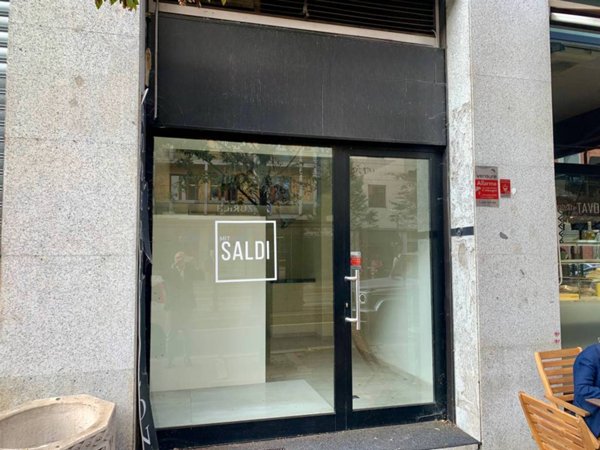 negozio in vendita a Milano in zona Guastalla