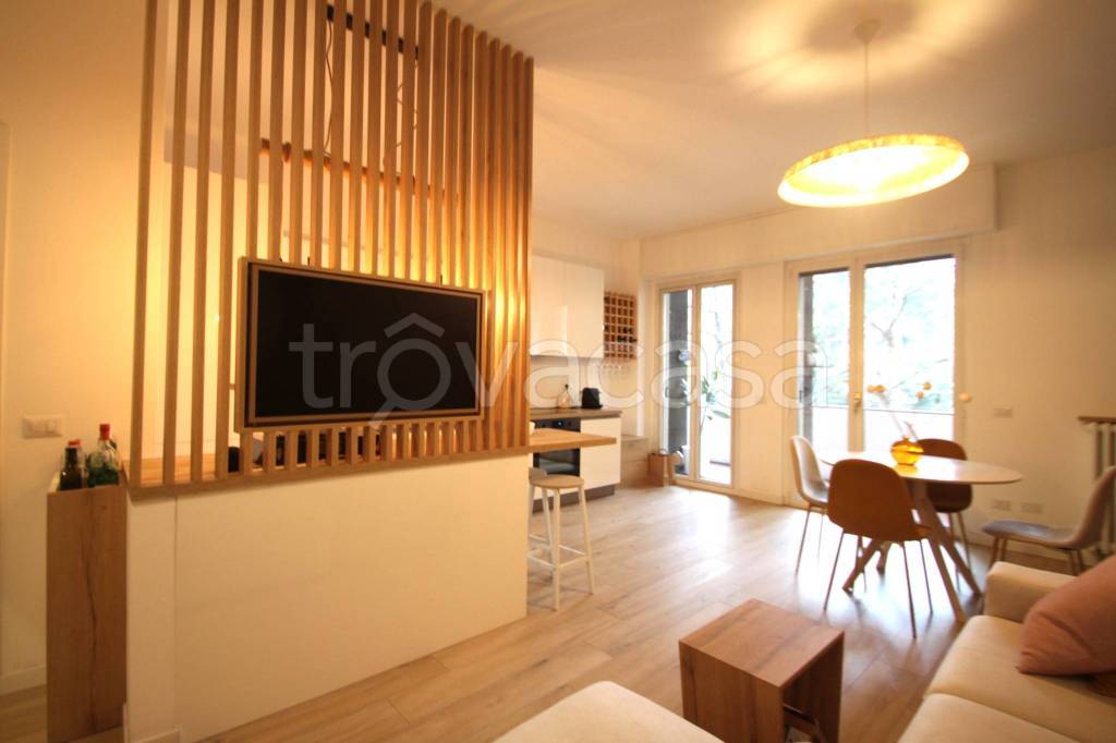 appartamento in vendita a Milano in zona Lorenteggio