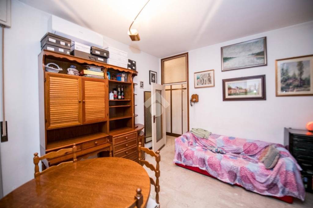 appartamento in vendita a Milano in zona Baggio