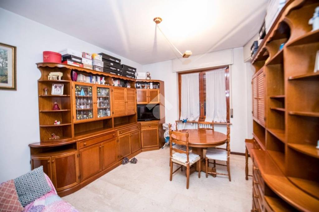 appartamento in vendita a Milano in zona Baggio