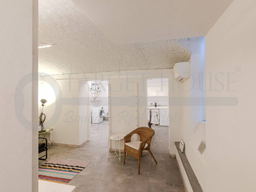 negozio in vendita a Milano in zona Porta Nuova