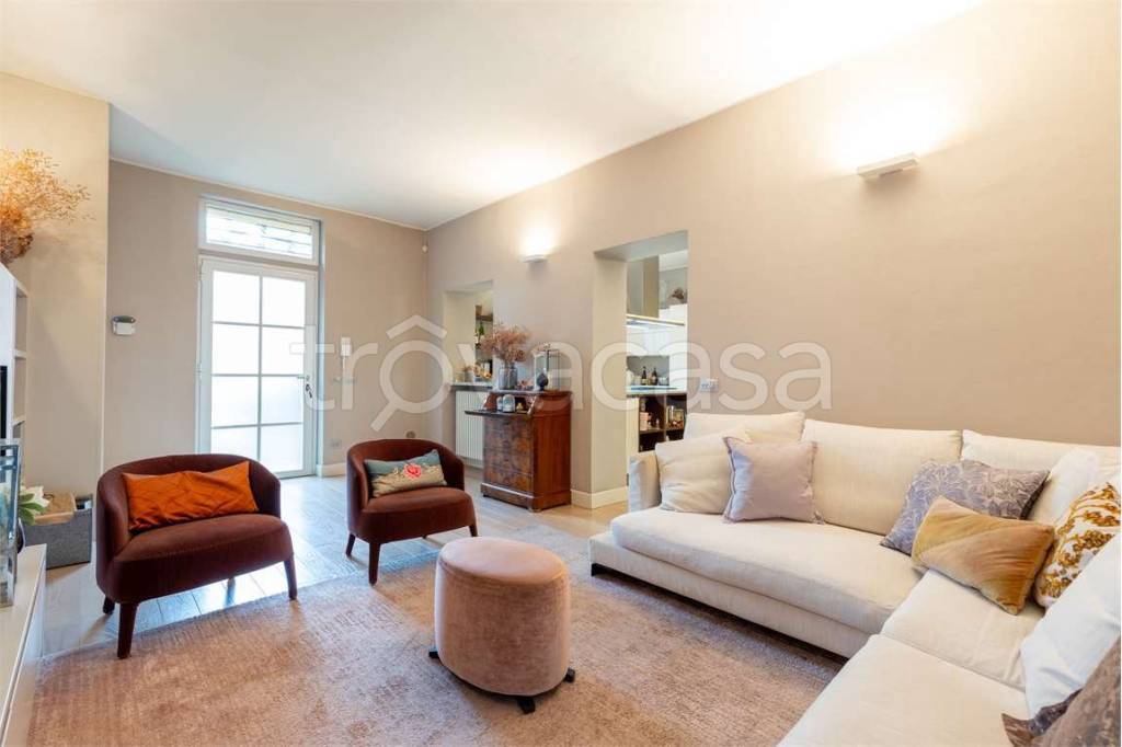 appartamento in vendita a Milano in zona Porta Nuova