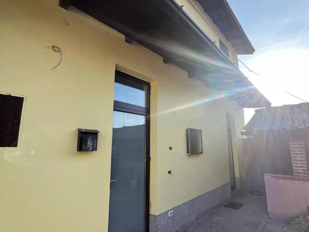 casa indipendente in vendita a Milano in zona Barona