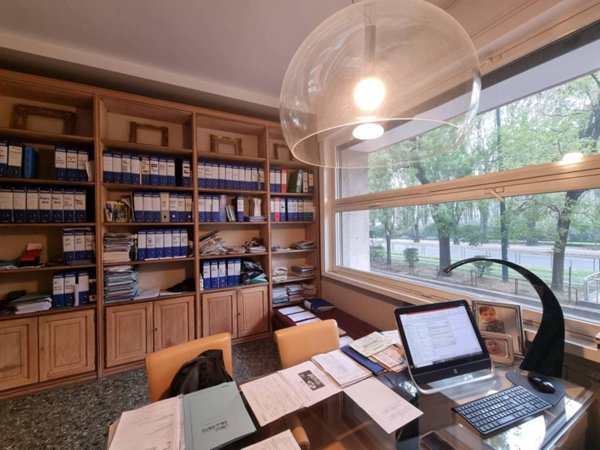 ufficio in vendita a Milano in zona Porta Garibaldi
