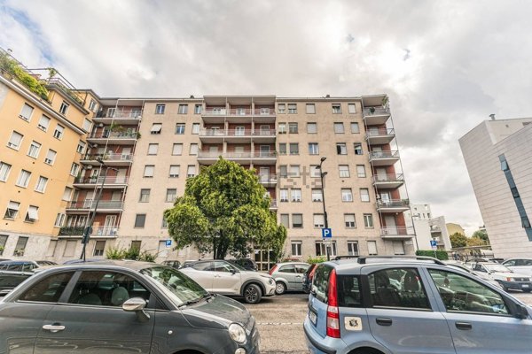 appartamento in vendita a Milano in zona Dergano