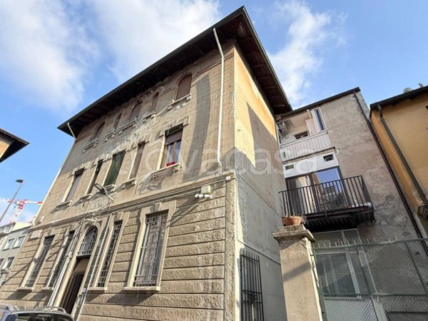 appartamento in vendita a Milano in zona Piazzale Lodi