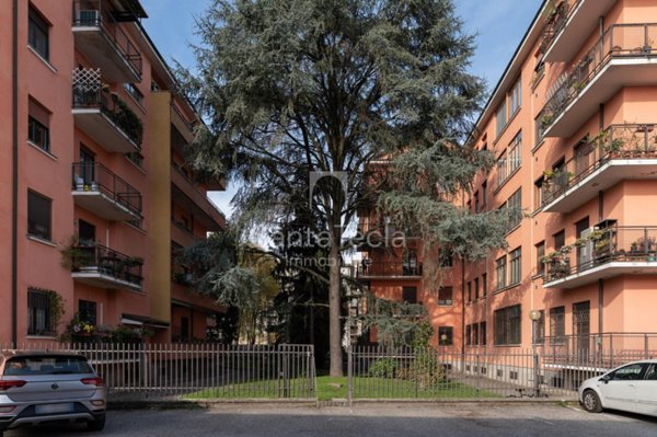 appartamento in vendita a Milano in zona Vigentino
