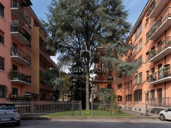 appartamento in vendita a Milano in zona Vigentino