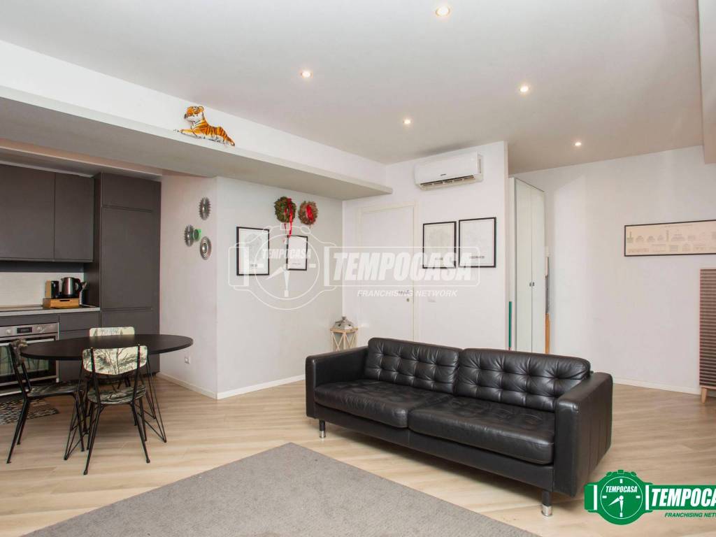 appartamento in vendita a Milano in zona Parco Solari