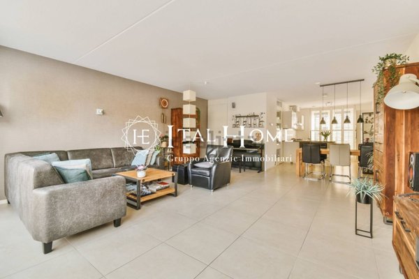 appartamento in vendita a Milano in zona Lorenteggio