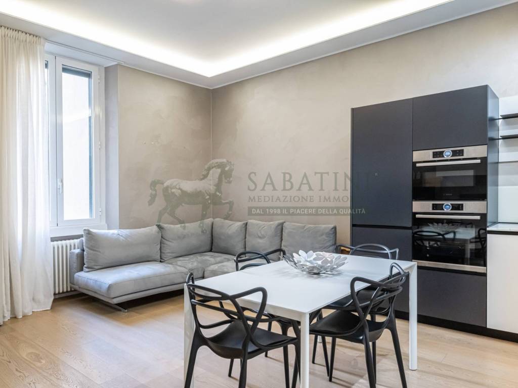 appartamento in vendita a Milano in zona Porta Nuova