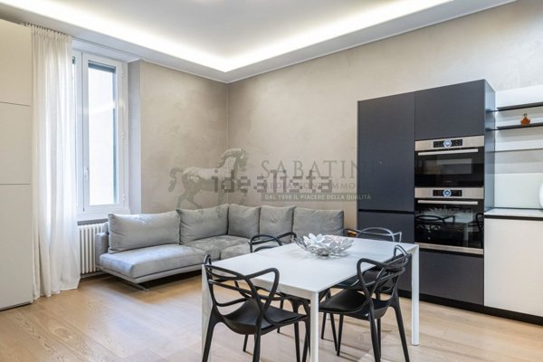 appartamento in vendita a Milano in zona Porta Nuova