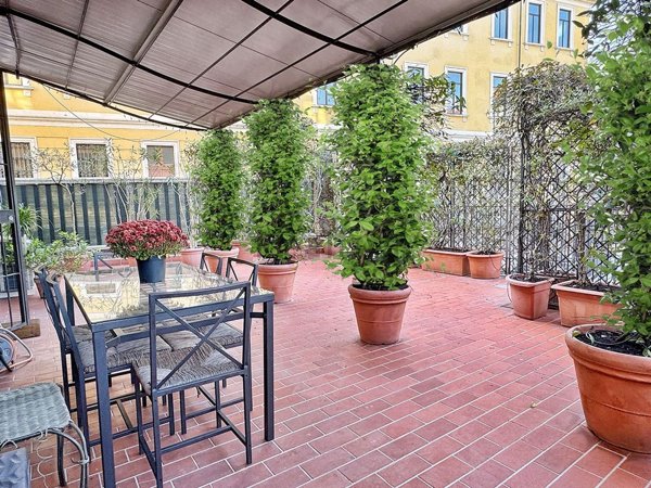 appartamento in vendita a Milano in zona San Cristoforo