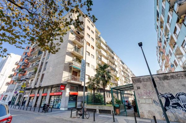 appartamento in vendita a Milano in zona Lorenteggio