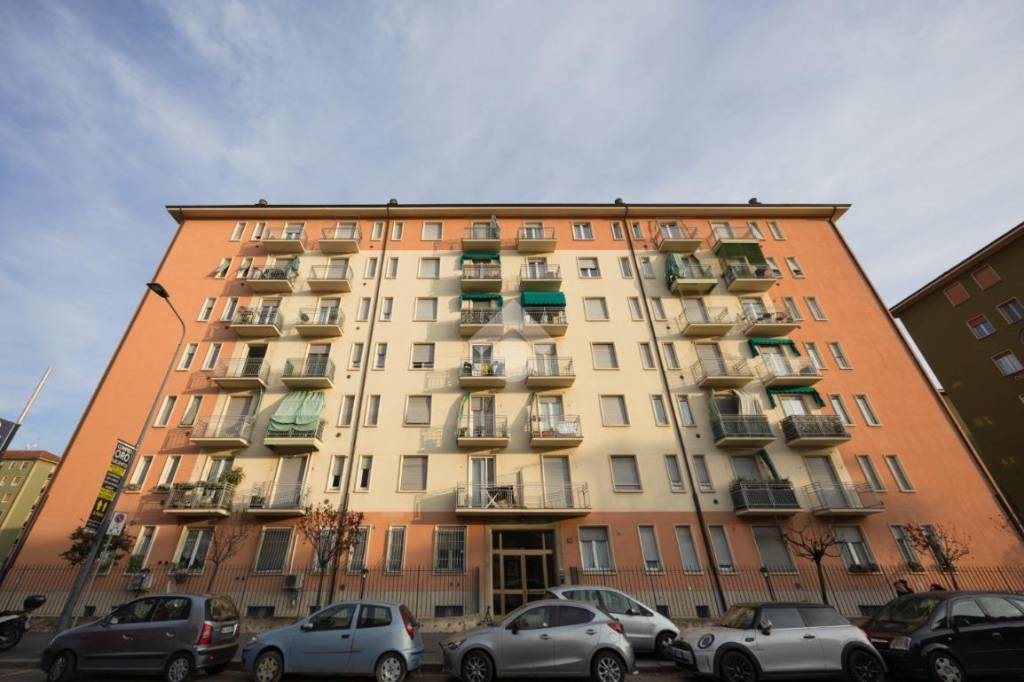 appartamento in vendita a Milano in zona Prato Centenaro