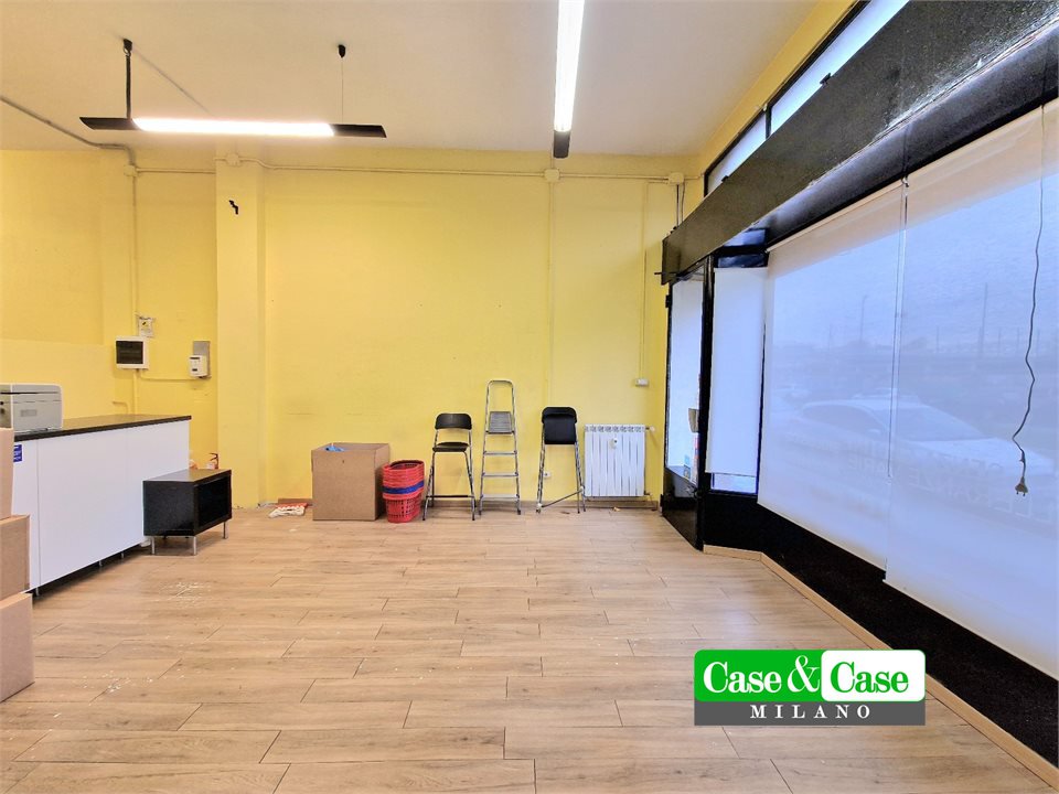 negozio in vendita a Milano in zona Lorenteggio