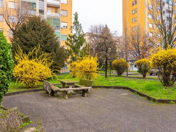 appartamento in vendita a Milano in zona Barona