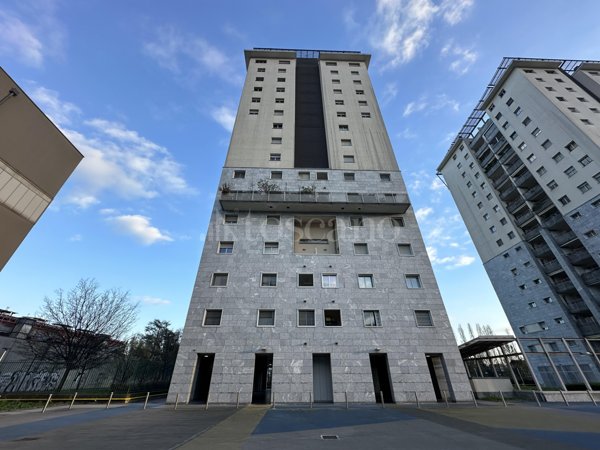appartamento in vendita a Milano in zona Lorenteggio