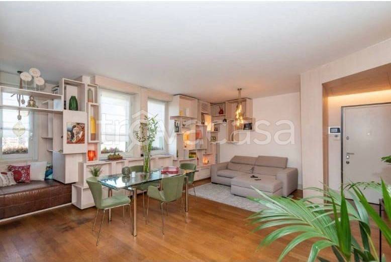 appartamento in vendita a Milano in zona Sempione