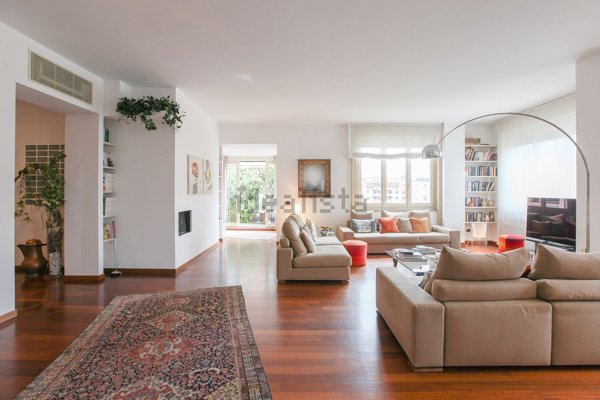 appartamento in vendita a Milano in zona Porta Nuova