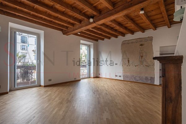 appartamento in vendita a Milano in zona Porta Genova