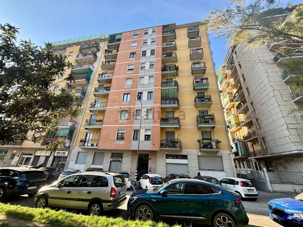 appartamento in vendita a Milano in zona Lorenteggio
