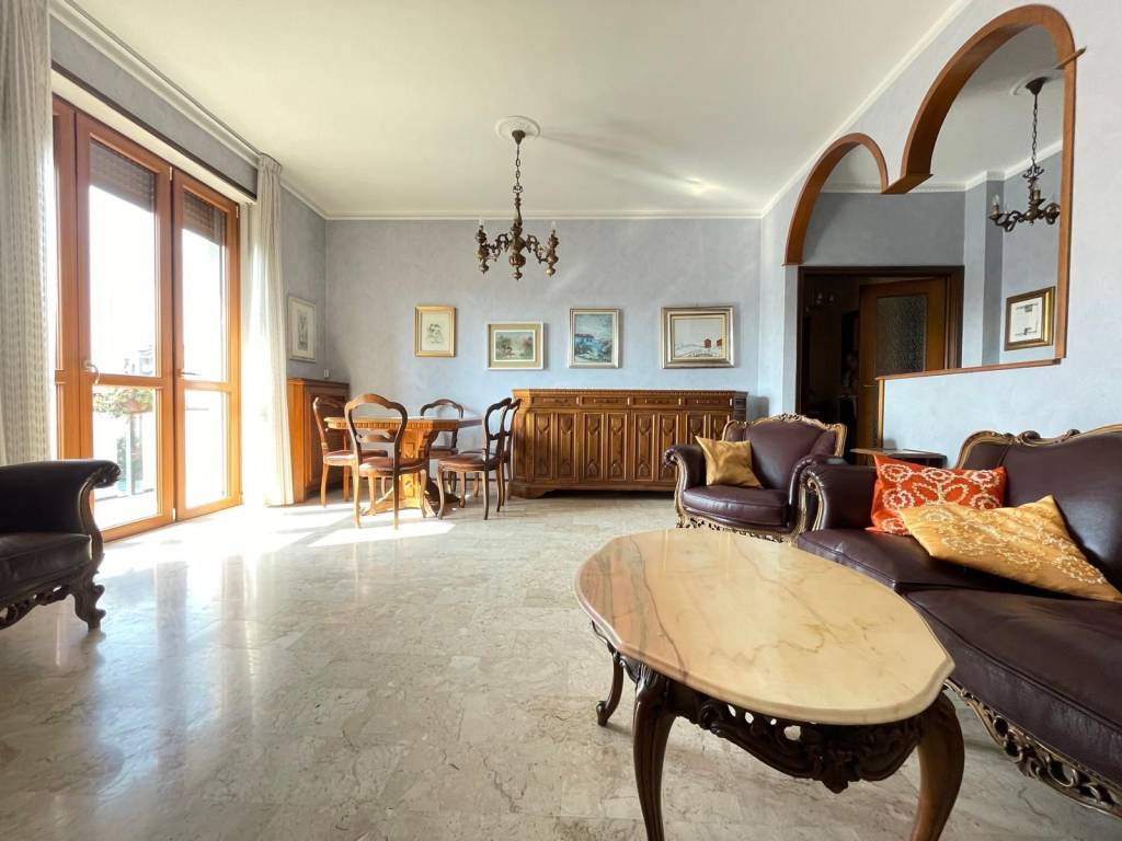 appartamento in vendita a Milano in zona Barona