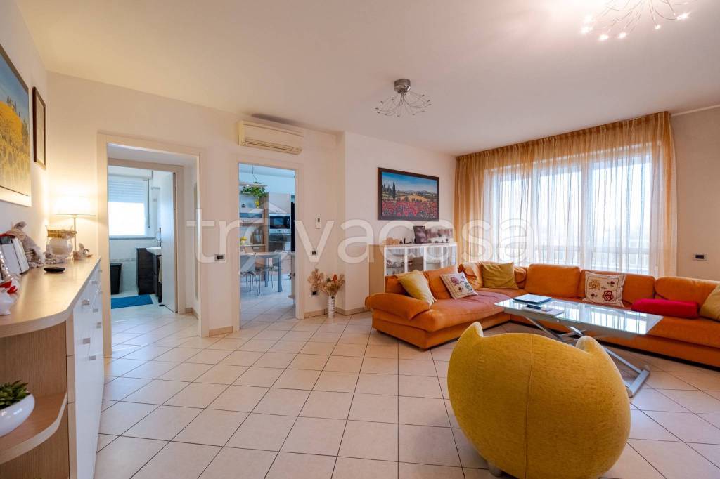 appartamento in vendita a Milano in zona Quarto Oggiaro