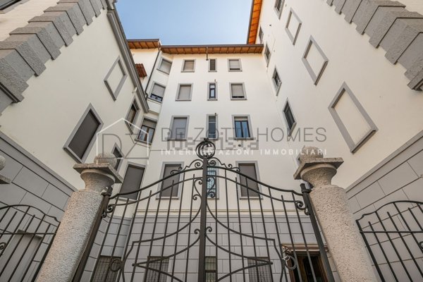 appartamento in vendita a Milano in zona Sempione