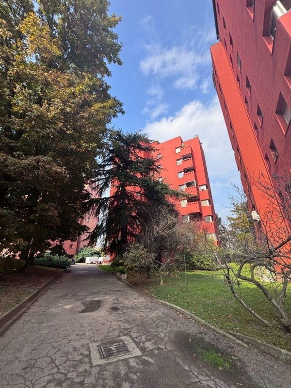 appartamento in vendita a Milano in zona Baggio