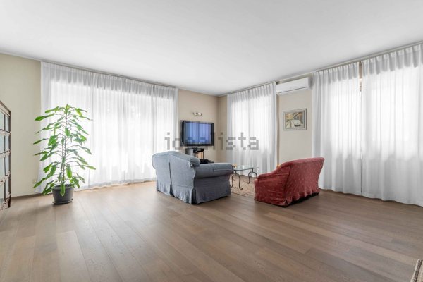 appartamento in vendita a Milano in zona Porta Genova