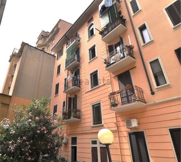 appartamento in vendita a Milano in zona Lorenteggio