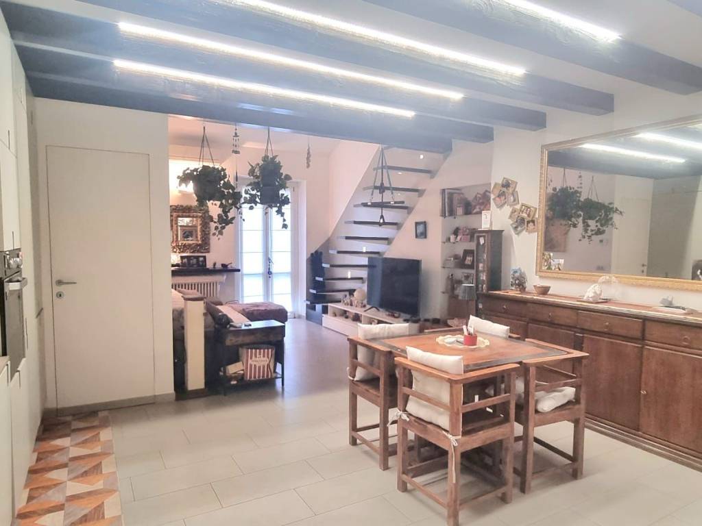 appartamento in vendita a Milano in zona Barona