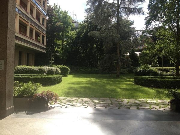 appartamento in vendita a Milano in zona Porta Nuova