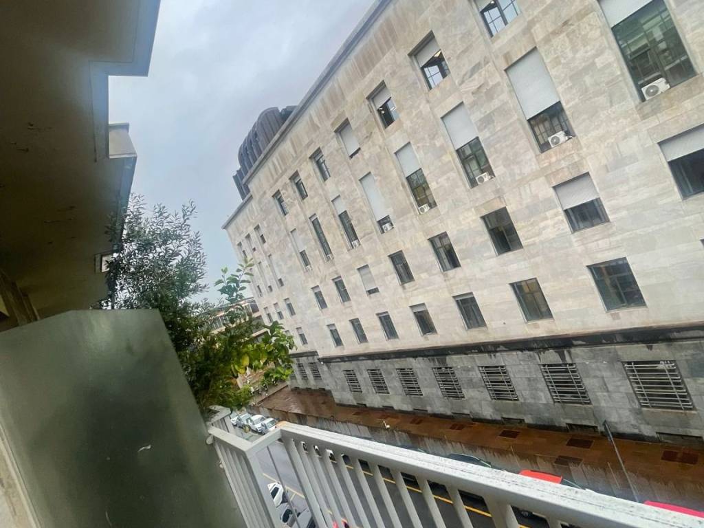 appartamento in vendita a Milano in zona Guastalla