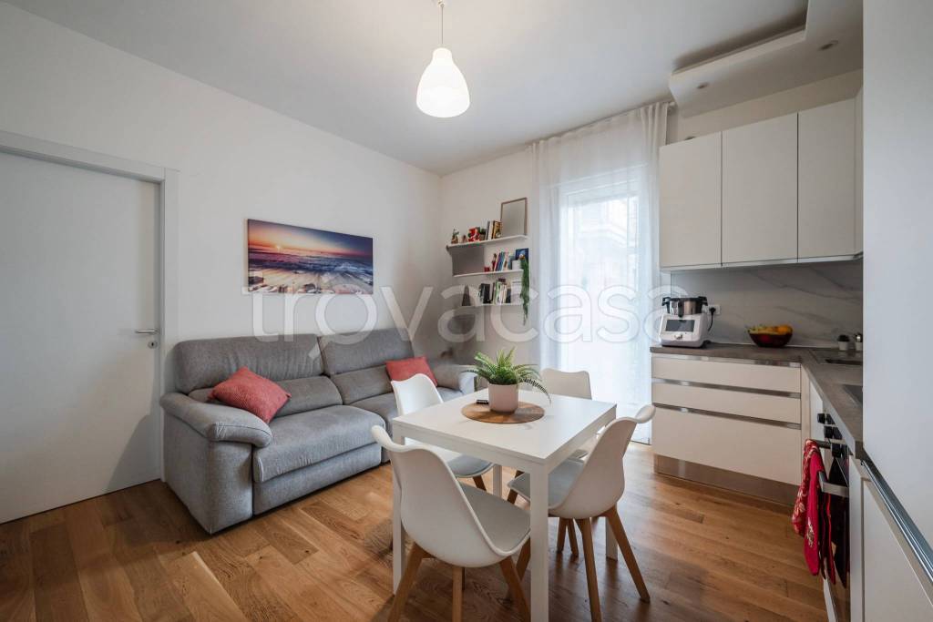 appartamento in vendita a Milano in zona Lorenteggio