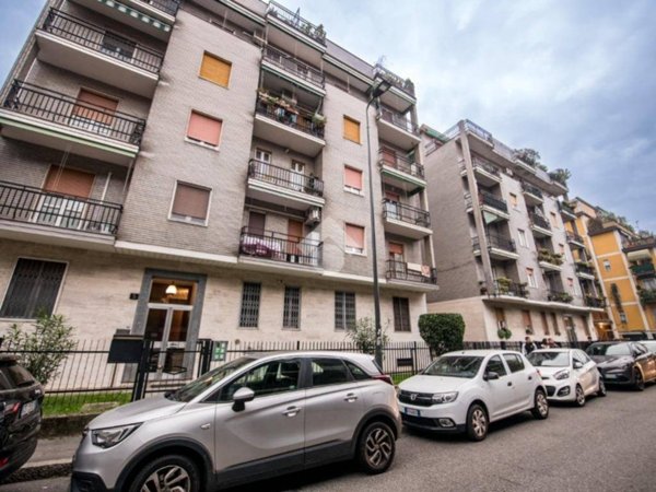 appartamento in vendita a Milano in zona Baggio