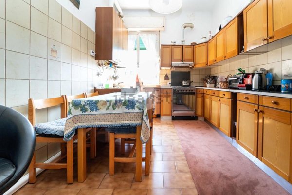 appartamento in vendita a Milano in zona Lorenteggio