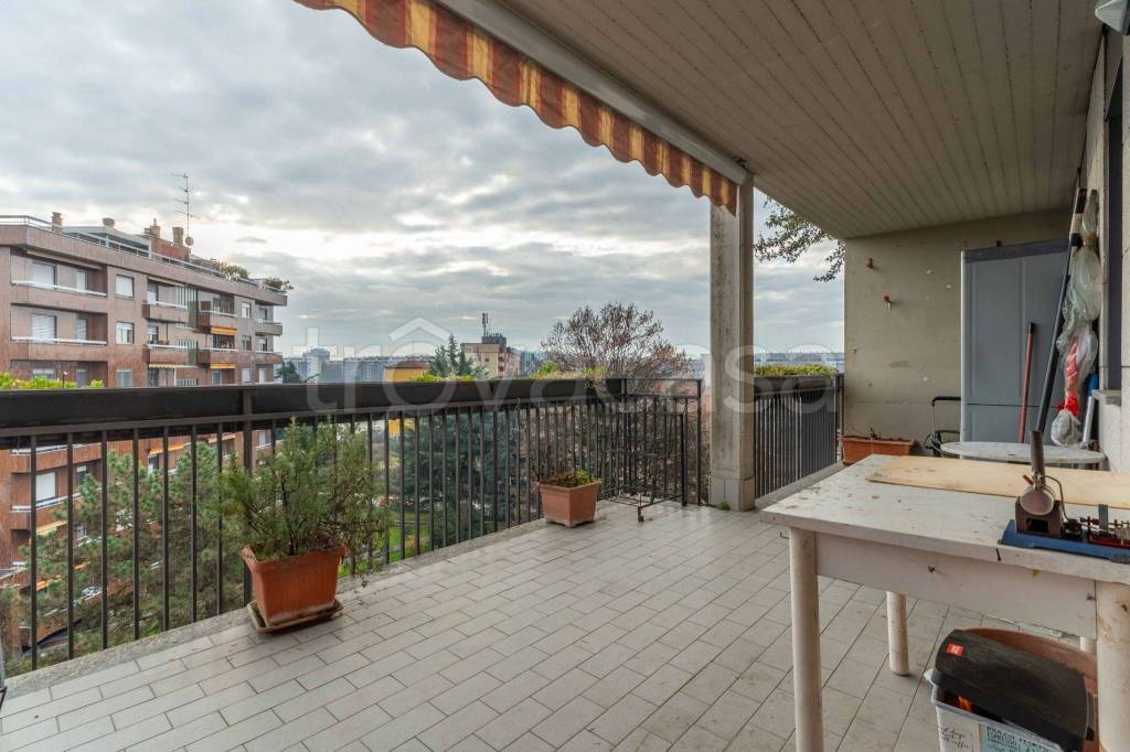 appartamento in vendita a Milano in zona Barona