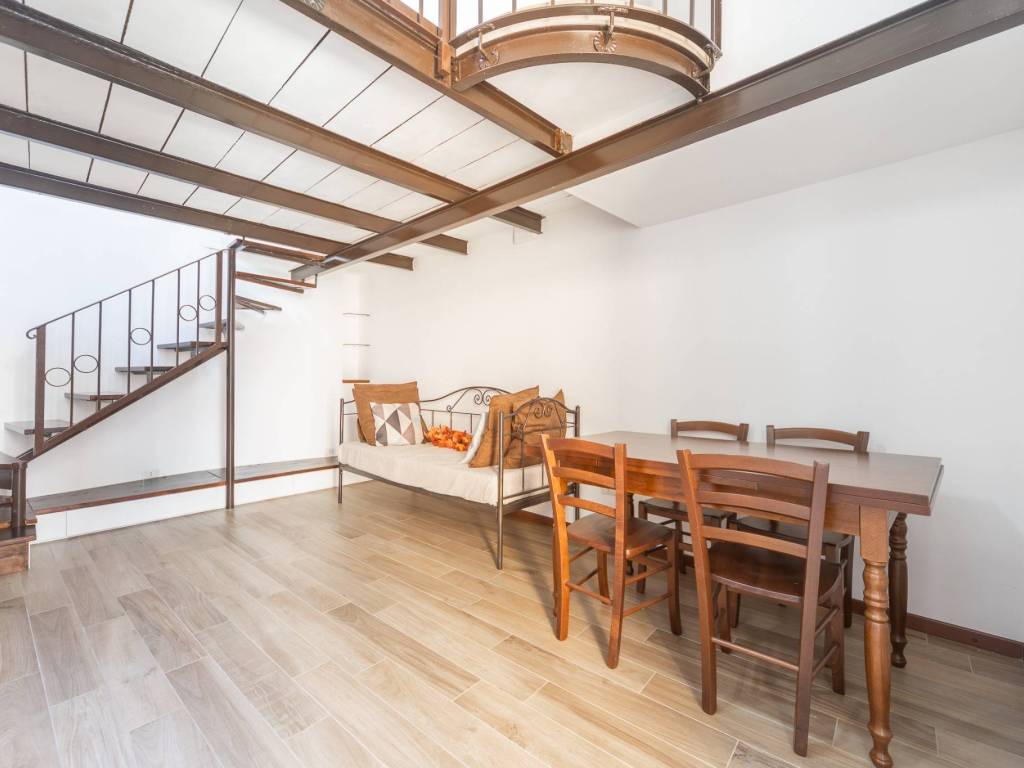 appartamento in vendita a Milano in zona Sant'Ambrogio