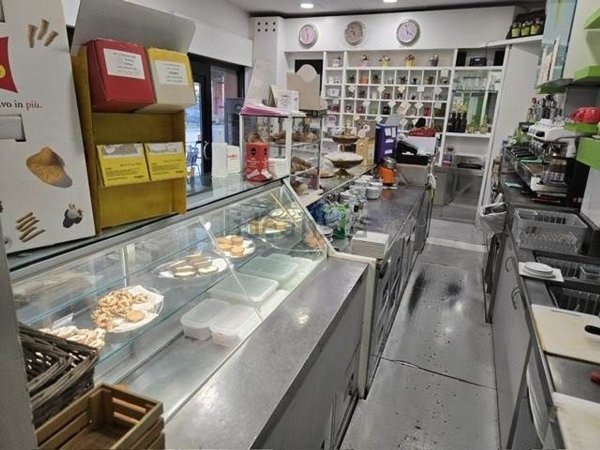 negozio in vendita a Milano in zona Precotto