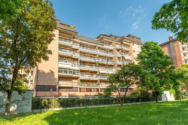 appartamento in vendita a Milano in zona Lorenteggio