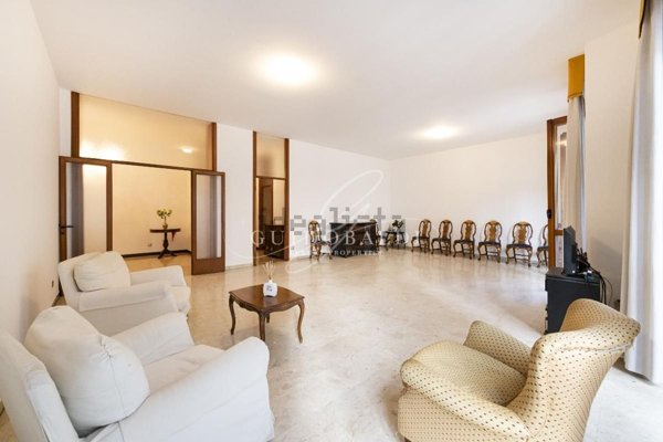 appartamento in vendita a Milano in zona Porta Nuova