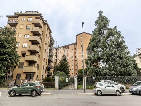appartamento in vendita a Milano in zona Segnano