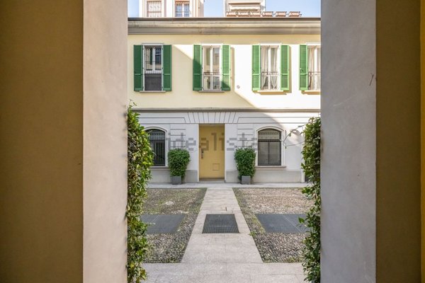 appartamento in vendita a Milano in zona Porta Genova