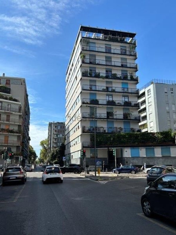 ufficio in vendita a Milano in zona Porta Venezia